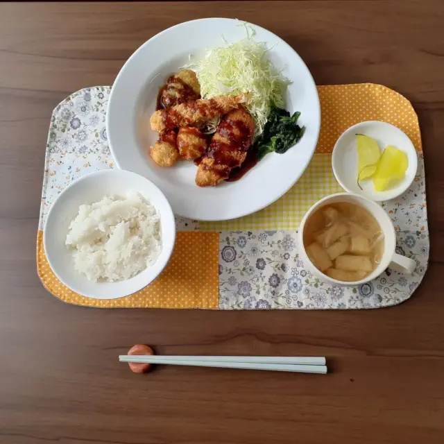 こんにちは☺️

今日の八幡ランチです。

mixフライセット
コーンとほうれん草の炒め
漬物
ご飯
スープ

フライがサクサクしていて美味しかったです

#今日のランチ
#ランチ
#ランチ見せっこ
#弘前ランチ
#昼食
#やっぱりソフトクリーム