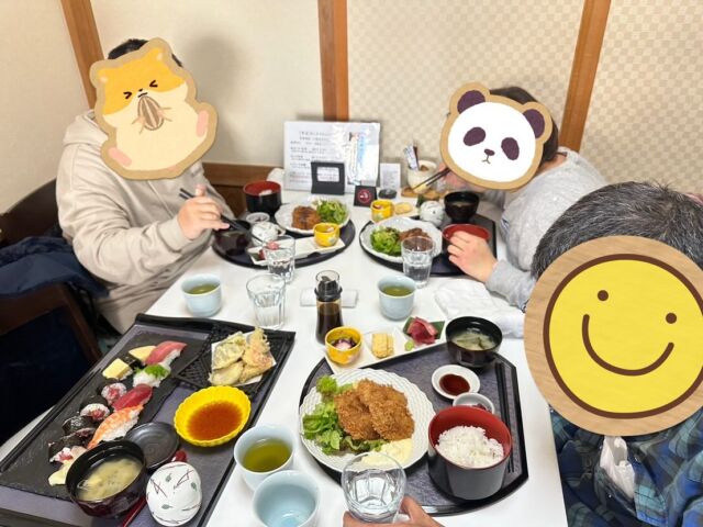 先週の皆勤賞の外食の時です🤤！
カキフライも大きくてとっても美味しかったです🤤✨
お刺身も新鮮でとても美味しかったとの声が沢山上がりました👏
みんな次は何食べるかすでに
考えています😋✌️

*･゜ﾟ･*:.｡..｡.:*･'･*:.｡. .｡.:*･゜ﾟ･*

♡♡お問い合わせ先∩^ω^∩♡

🏢宇都宮市桜2丁目2-35
メッツさくら1F
☎️0286668206
💌jobtas.sakura@gmail.com

･*:.｡. .｡.:*･゜ﾟ･* *･゜ﾟ･*:.｡..｡.:*･'

#ジョブタス宇都宮さくら事業所
#空きあります
#利用者　#募集中
#資格
#資格取得 #mos #pc
#pc学びたい
#発達　#adhd #ads #精神
#疾患　#お問い合わせください
#お気軽に