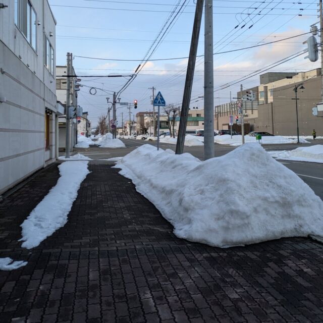 こんにちは(●´ϖ`●)ジョブアカデミー名寄です!!
名寄は雪解けがかなりすすんできてます！
冬場の除雪もなくなり楽になってきて嬉しい限り🐱
でも、まだまだ朝晩は冷えて寒暖差が激しく、風邪が流行中😱基本的な感染予防を忘れずに元気に通所しましょー!!毎日、お待ちしてます！！

話は変わり、2、3枚目の画像は職員のハマっている、好きな物紹介です👏

Ｙサビ管からご紹介✨️
つぶらな瞳の仲間たち

つぶらな瞳の水族館48種、つぶらな瞳の和食屋25種などなど色々シリーズがあり1つのシリーズの種類が多く集めるのがたいへんです😢しかも、ほぼクレーンゲームででる景品。
クレーンゲームも好きなのでストレスが溜まったら、足が勝手にゲームセンターに向かってます笑
お金の使いすぎには気を付けます笑

つぶらな瞳シリーズを見つけた際にはＹサビ管に情報提供してくださいね( ｀・∀・´)ﾉﾖﾛｼｸ

明日も、投稿ついでにN職員のハマっているもの、好きなもの紹介をしまーす！

#株式会社エフリング
#ジョブ
#名寄
#Ｂ型
#風邪
#寒暖差
#ハマってるもの
#好きなもの
#紹介してみよー
#週間