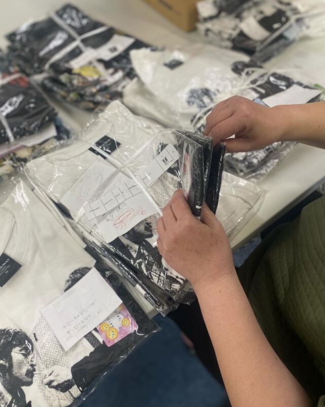在庫チェック中でTシャツを
数えました！
どれが人気なのかわからないですが
売れてます✨笑

月に合わせてのイラストを描いてくれてます👏🏾
毎月とっても素敵な作品が出来上がってます！
ぜひ見にきてください♡

📀を綺麗にし新たな袋に入れる作業中です🕺

クリップを組み立てしました！
とっても早くて尊敬！👏🏾✨

残り2日ー！楽しく過ごしましょー🕺🫶

*･゜ﾟ･*:.｡..｡.:*･'･*:.｡. .｡.:*･゜ﾟ･*

♡♡お問い合わせ先∩^ω^∩♡

🏢宇都宮市桜2丁目2-35
メッツさくら1F
☎️0286668206
💌jobtas.sakura@gmail.com

･*:.｡. .｡.:*･゜ﾟ･* *･゜ﾟ･*:.｡..｡.:*･'

#ジョブタス宇都宮さくら事業所
#エフリング#就労継続支援b型　
#hp見てね
#空きあります
#利用者　#募集中
#資格
#資格取得 #mos #pc
#pc学びたい
#発達　#adhd #ads #精神
#疾患　#お問い合わせください
#お気軽に