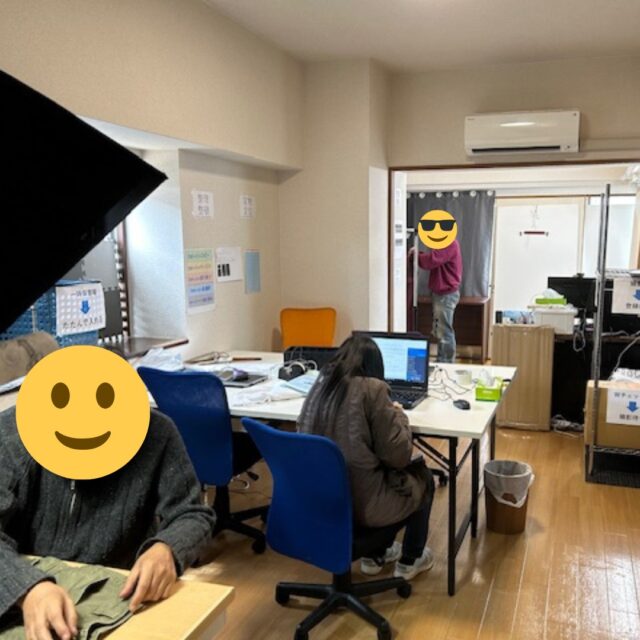 こんにちは、ジョブタス東仙台です！

施設外での作業風景です☑

メルカリ出品に関する作業を行っております。
採寸、検品、撮影、出品・・
それぞれ作業を分担して進めております👕👖

メルカリ出品スキルが磨けるかも！？
フリマサイトへの出品にご興味ある方、
古着作業にご興味のある方はぜひ一度
ジョブタス東仙台へお問い合わせください💁‍♀️✨

-----✂-----------------------------------------

🏠ジョブタス東仙台　★東仙台駅すぐそば！
〒983-0833　仙台市宮城野区東仙台1丁目7-1
☎022-355-6325
【営業時間：9：00～17：00／月～金曜日】

#ジョブタス東仙台 #就労支援B型 #福祉 #障害福祉 #無料送迎 #昼食無料提供 #仙台 #ハンドメイド #製作 #軽作業 #古着 #古本 #昼食無料 #送迎無料 #利用者様募集中 #見学体験受付中 #エフリング