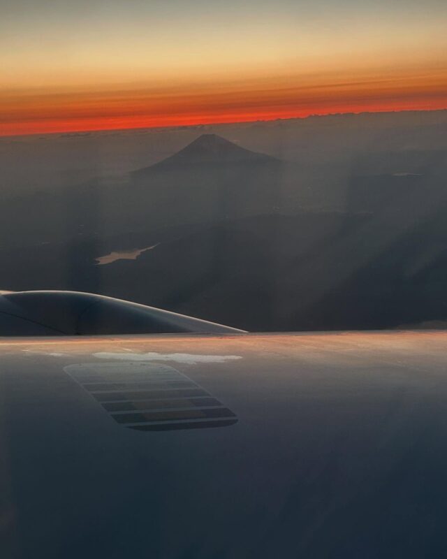 空から見る富士は絶景でした

good-by fuji.

#富士山 #fuji #飛行機 #ana #就労継続支援b型 #エフリング #大阪 #東京