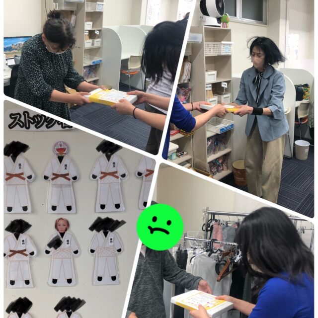 こんにちは！
ジョブタス千城台東事業所です。

先月の皆勤賞のお渡しがありました🎉
お休みしないで通所出来ましたね！お疲れ様でした😊😊😊

皆勤賞を毎月貰わないで、ストックしていく利用者さんも増えてきました～
どんな商品がもらえるか楽しみですよね！

「皆勤賞を励みに、お休みしないで頑張ります！」と嬉しい声も多数聞こえてきます🥰

次も皆勤賞目指して、通所してきてくれるのを職員一同楽しみに待ってます!!

＃エフリング ＃ジョブタス ＃皆勤賞