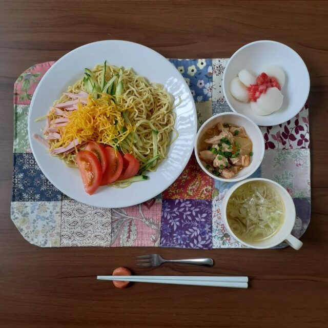こんにちは☺️

今日の八幡ランチです

冷やし中華
鶏と大根の煮物
デザート
スープ

冷やし中華がさっぱりしていて美味しかったです😋夏にぴったりで涼しげでした！

#今日のランチ
#ランチ
#ランチ見せっこ
#弘前ランチ
#昼食
#やっぱりジュース
