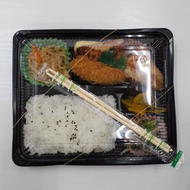 こんにちは☺️

今日の八幡ランチです

お魚弁当
生姜焼き弁当
梅だれ豚しゃぶ
チキン煮込みほうれん草カレー

梅だれ豚しゃぶの梅だれがとても酸っぱかったけどさっぱりしておいしかったです☺️

#今日のランチ
#ランチ
#ランチ見せっこ
#弘前ランチ
#昼食
#やっぱりジュース