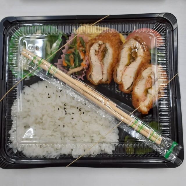 こんにちわ☺️

今日の八幡ランチです

ささみ明太子フライ弁当
冷やし中華
生姜焼き弁当
お魚弁当

ささみ明太子フライ弁当が美味しかったです。

#今日のランチ
#ランチ
#ランチ見せっこ
#弘前ランチ
#昼食
#ジュース