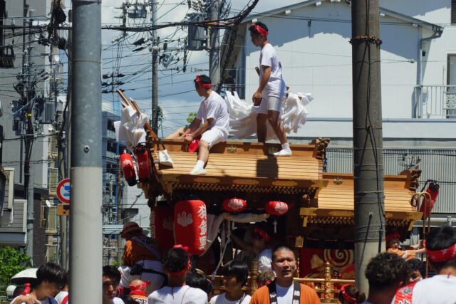 こんにちは😃
今週も暑いですね‼️
無理せず、水分補給しながら頑張りましょう💪

日曜日は御幸森神社でのお祭りがあったので、だんじり見てきましたよ〜‼️
暑い中全力で取り組まれてる皆さんがとってもかっこよかったです✨
the日本って感じがしてとても良いですよね🇯🇵

みなさんはお祭り行かれましたか❓
今週は天神祭があるそうですよ〜〜

浴衣、着たいですね👘✨

#ジョブタス駒川
#エフリング
#就労継続支援ｂ型事業所 
#障がい者自立支援