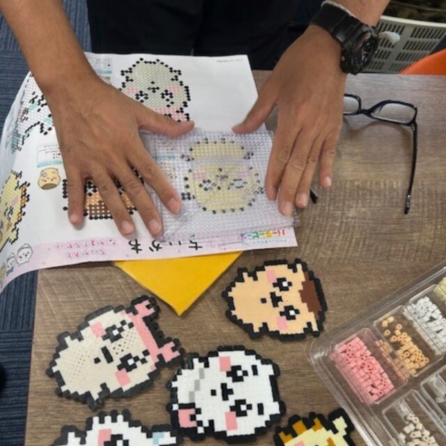 ジョブタス東仙台です！

利用者さん作品の紹介です☑

「見てください」とカバンから取り出したのは
ちいかわのアイロンビーズ！👏💕
キットを購入しご自宅で作成したそうです😆

事業所でもアイロンビーズを検討中なので、
ぜひ事業所でも素敵な作品を製作してください！

----✂-----------------------------------------

🏠ジョブタス東仙台　★東仙台駅すぐそば！
〒983-0833　仙台市宮城野区東仙台1丁目7-1
☎022-355-6325
【営業時間：9：00～17：00／月～金曜日】

#ジョブタス東仙台 #就労支援B型 #福祉 #障害福祉 #無料送迎 #昼食無料提供 #仙台 #ハンドメイド #製作 #軽作業 #古着 #古本 #昼食無料 #送迎無料 #利用者様募集中 #見学体験受付中 #エフリング