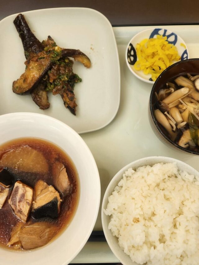 今日の事業所のお昼ご飯は
ぶり大根、茄子の生姜焼き、ご飯、きのこ汁でした✨和食は良いですね♪
#ジョブタス長吉長原東#就労支援#B型#手作りアクセサリー#平野区就労支援#就労b#ハンドメイド#在宅#軽作業#就労訓練#日当保証#無料送迎