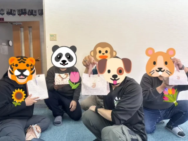 こんにちは#ジョブアカデミー名寄 です😀
本日は11月のレクリエーション開催日ででした。
「オンリーワンゲーム」を行いました🙌
皆さん楽しんで頂けましたか？
今週の職員リレー、N職員は思いつきませんでした😅

当事業所は楽しいイベントや様々な作業を利用者の皆さまに提供しております🙋体験や見学を随時募集しておりますのでお気軽にお問い合わせ下さい😄

#エフリング
#就労継続支援b型事業所 
#なよろ 
#お仕事体験
#見学