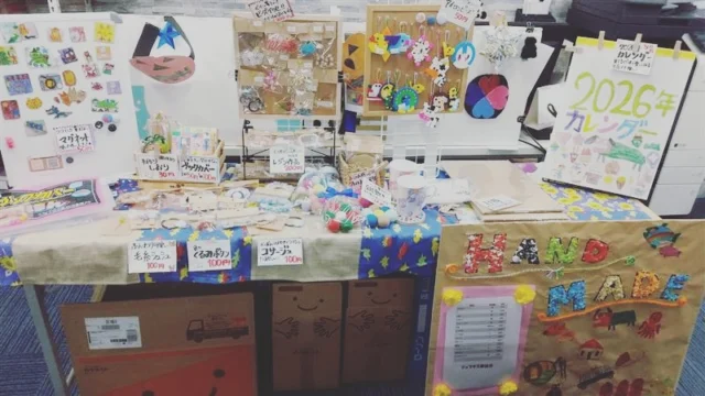 ジョブタス東仙台です！

いよいよ明日はふれあい製品販売会です！

宮城野区役所にて10：30～13：30頃まで
出店予定となりますので、ぜひぜひ
足をお運びください😊😊

----✂-----------------------------------------

🏠ジョブタス東仙台　★東仙台駅すぐそば！
〒983-0833　仙台市宮城野区東仙台1丁目7-1
☎022-355-6325
【営業時間：9：00～17：00／月～金曜日】

#ジョブタス東仙台 #就労支援B型 #福祉 #障害福祉 #無料送迎 #昼食無料提供 #仙台 #ハンドメイド #製作 #軽作業 #古着 #古本 #昼食無料 #送迎無料 #利用者様募集中 #見学体験受付中 #エフリング