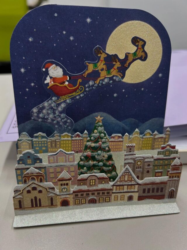 利用者さんからのいただきものです🎄🤶🪅

ご丁寧にありがとうございます😊

もうそろそろ子供達が楽しみにしている

一年のメーンイベントといっても過言ではない

アレが始まりますからね❗️❗️❗️

サンタクロース　イズ　カミン　トゥナ〜イ

カミング　スーン

トゥー　ビー　コンティニュー❗️

#エフリング #jobtas #ジョブタス駒川事業所 #就労継続支援ｂ型 #作業所 #さんたさんからのプレゼント #サンタクロース #サンタ #一足早いクリスマス