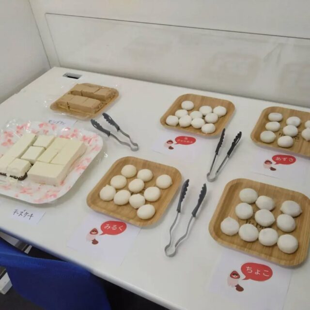 エフリング弘前です(*^^*)

昨日今日はクリスマスイベント✨🎄✨
利用者さんへケーキ、大福のプレゼント。
みなさん、それぞれ好きなものを選んで
食べていました😋

エフリング弘前では
見学や体験を受け付けておりますので
お気軽にお問い合わせください！
☎0172-55-8860