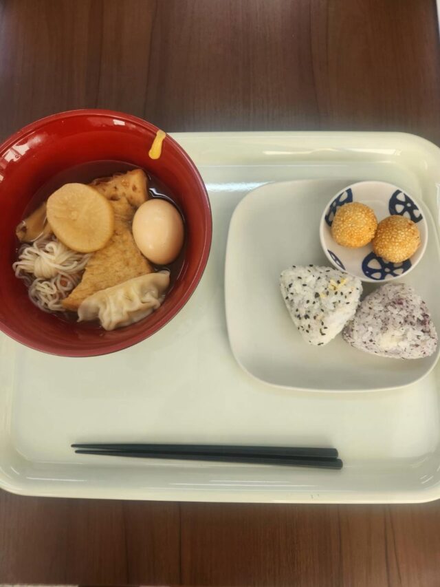 こんにちは♪
今日のお昼ご飯は、職員yさんお手製のあったか〜いおでんでしたぁ🍢
しみしみで皆大絶賛でした✨👏
#ジョブタス長吉長原東#就労支援#B型#手作りアクセサリー#平野区就労支援#就労b#ハンドメイド#在宅#軽作業#就労訓練#日当保証#無料送迎#おでん