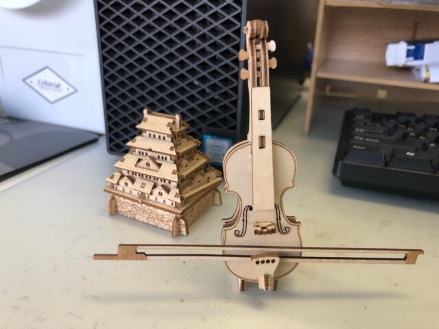 こんばんは！ジョブアカデミー名寄です🌻
本日の写真は利用者様が作成されたウッドクラフト作品です🪵
繊細ですね！サイズ感と質感がとてもかわいいです🙆‍♂️
来週の月曜日は祝日(成人の日)なのでお休みとなります！ゆっくりお過ごしください🌻

今週のリレー「今年頑張りたいこと」。
S職員は趣味の家庭菜園を去年よりも頑張りたいです🥦
畑増やします！目指せ自給自足！

#就労継続支援b型 
#株式会社エフリング
#ジョブアカデミー名寄