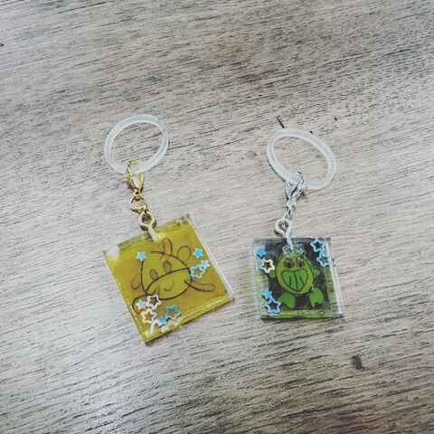 ジョブタス東仙台です！

利用者さんのイラストを加工！
レジンを使用してアンブレラマーカーを作成しました🌂

ワンポイントで可愛い作品が出来上がりました💕

レジン作品や他ハンドメイド作成に
ご興味のある方、ぜひジョブタス東仙台へ💁‍♀️

----✂-----------------------------------------

🏠ジョブタス東仙台　★東仙台駅すぐそば！
〒983-0833　仙台市宮城野区東仙台1丁目7-1
☎022-355-6325
【営業時間：9：00～17：00／月～金曜日】

#ジョブタス東仙台 #就労支援B型 #福祉 #障害福祉 #無料送迎 #昼食無料提供 #仙台 #ハンドメイド #製作 #軽作業 #古着 #古本 #昼食無料 #送迎無料 #利用者様募集中 #見学体験受付中 #エフリング