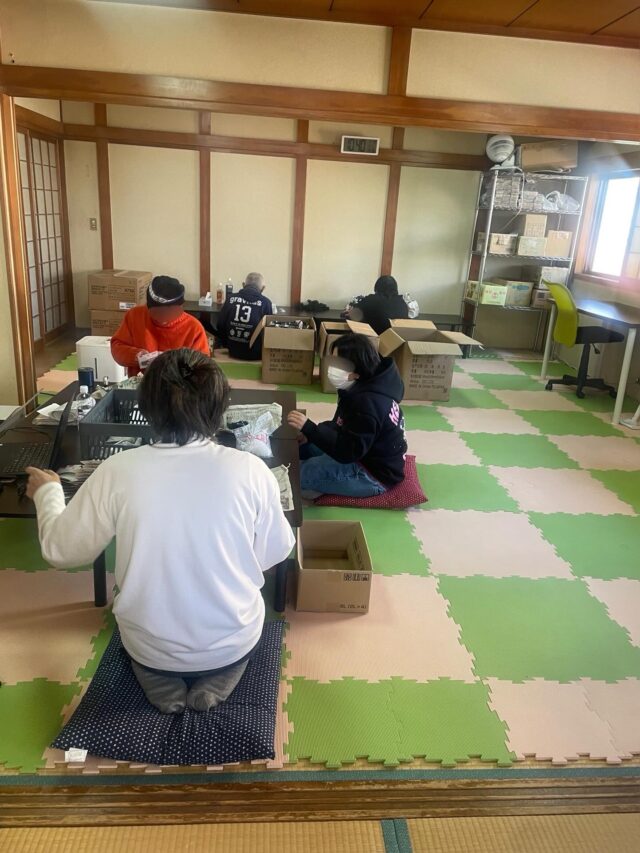 先日の施設外の作業についてご紹介します🎵

お話しながらも良し、一人で黙々としても良し！

色んなとこで作業できますよ☺️

#ジョブタス長吉長原東#就労支援#B型#手作りアクセサリー#平野区就労支援#就労b#ハンドメイド#在宅#軽作業#就労訓練#日当保証#無料送迎