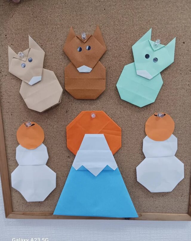 こんにちは。エフリング弘前です(*^^*)

あっという間に２月になりましたが
事業所の展示作品をご紹介！
こちらは利用者さんが折り紙で作ってくれました🐴

エフリング弘前では
体験や見学をお待ちしていますので
お気軽にお問い合わせください✨
☎0172-55-8860