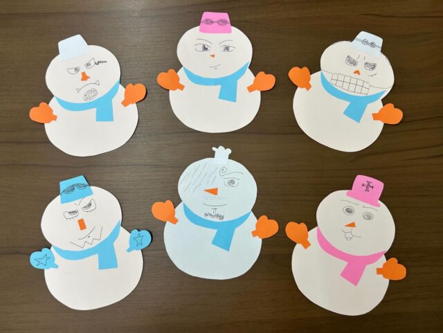 こんにちは。
ジョブタス千城台東事業所です🌿

今日は利用者さんが作った 雪だるま⛄️壁面飾り をご紹介。
なんと ワンピース風雪だるまも登場
個性いっぱいで見ていてほっこりします✨

#ジョブタス千城台東事業所 #エフリング
#就労B型 #就労継続支援B型
#雪だるま