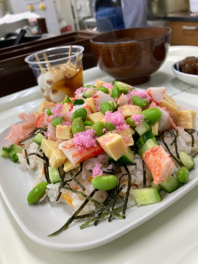 今日はひな祭りですね♪

彩り綺麗なちらし寿司を食べました✨

#ジョブタス長吉長原東#平野区就労支援就労b#ちらし寿司 #ひな祭り