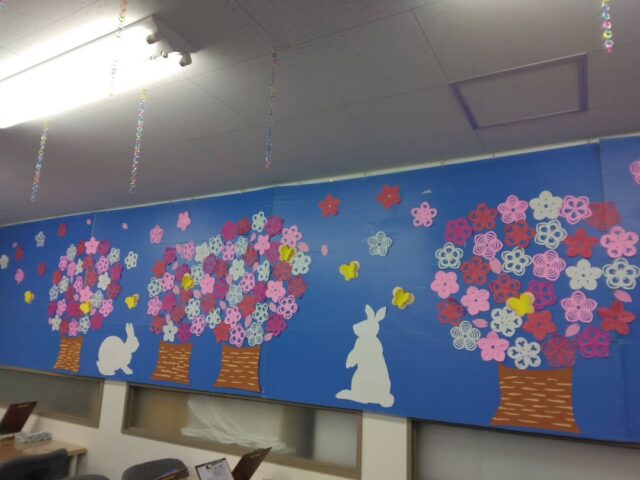 こんにちは#ジョブアカデミー名寄 です🙌
本日は開所日です🎵ポスティング作業も大詰めとなっております😄利用者の皆さまは作業に励んでいただいております😊
事業所内もすっかり3月の飾りに変わっております🎶春が待ち遠しいですね😀

#就労継続支援b型事業所
#エフリング