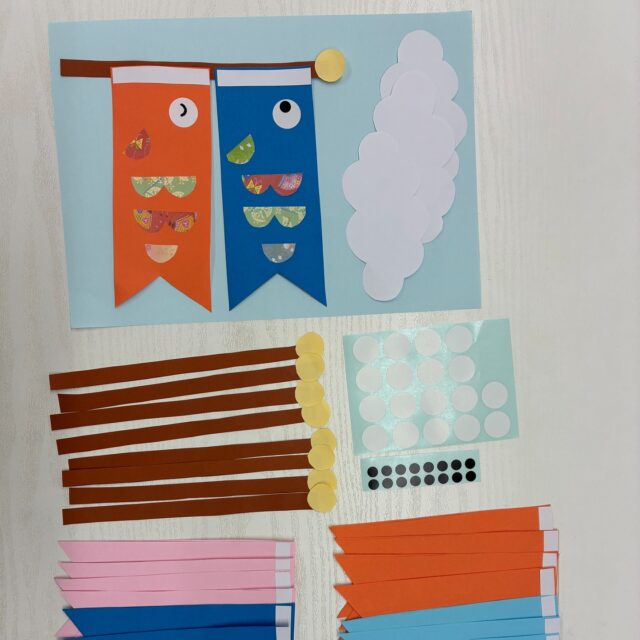 ジョブタス千城台東事業所です！

今事業所で壁面飾りを作成・販売をしています。
保育園や幼稚園に貼ってあると、ほっこりする、あの壁面飾りです。
ちなみに今回の写真は、園児たちに自分で製作してもらう為の材料を作成しました♬
利用者さんも売れると嬉しそうに「売れたね！」と👏
元保育士監修、というのも心強い💕

興味のある方は、ぜひダイレクトメールでメッセージを下さい！

#ジョブタス千城台東事業所 #エフリング
#壁面飾り
#保育園#幼稚園
#一生懸命に製作
#就労B型 #福祉事業所