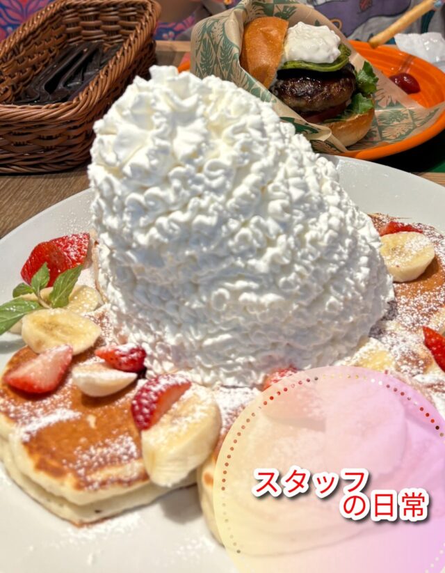こんにちは、ジョブタス豊四季です😊

今回のスタッフの日常は私がお送りします！

先日、柏にオープンした コナズ珈琲 に行ってきました🤙
店内はハワイっぽさを感じられるおしゃれな雰囲気で料理も美味しく、ついつい長居したくなる素敵なお店でした☕🥞