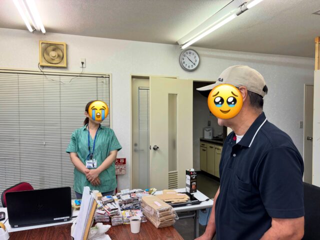 🌸ありがとうございました🌸

これまで施設外就労を担当していたスタッフが、最終日を迎えました。
利用者さんからのメッセージに大粒の涙を溢す姿も…🥹

寂しくなりますが、今まで本当にありがとうございました😭
新天地での活躍を、みんなで応援しています✨

【お問い合せ先】
☎️06-6625-8438
📩komagawa@jobtas-kansai.net

インスタのDMでも大丈夫です👌

#就労支援ｂ型事業所
#エフリング
#ジョブタス駒川事業所
#障害者自立支援
#障害福祉サービス