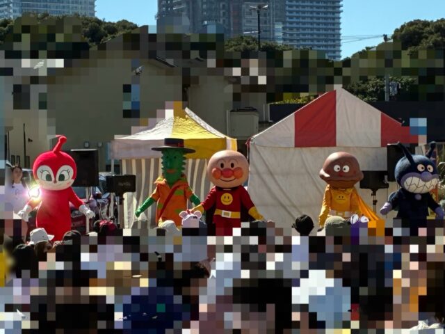 こんにちは😊ジョブタス千城台東事業所です！

今日は快晴で夏に逆転戻りしたかのような暑さでした💦

休日だったので、孫娘達とアンパンマンショーを観てきました❣️

暑かったけど、ちびっ子達と一緒に「アンパンマンがんばれー！」と盛り上がって楽しかったです😁

#エフリング
#ジョブタス千城台東事業所
#就労継続支援B型事業所
#職員の休日